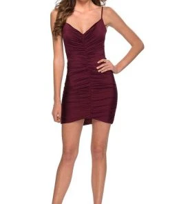 La Femme - Sleeveless V-Neck Ruched Fitted Cocktail Dress 29262SC - 1 Pc Dark Berry In Size 2 Available Cocktail Dresses