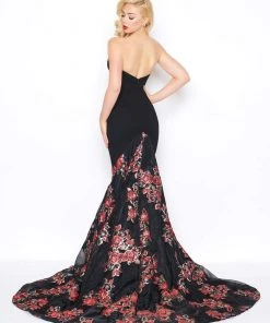 Formal Gowns Mac Duggal - 67673R Floral Plunging Fitted Mermaid Gown