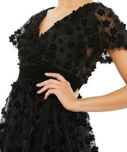 Mac Duggal - 67854 V-Neck Floral Appliqued Dress