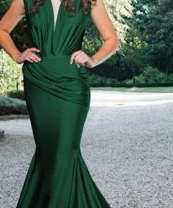 MNM Couture - L0001 Ruched V-Neck Mermaid Dress