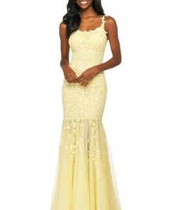 Sherri Hill - 53723 Plunging Scooped Back Fitted Lace Dress